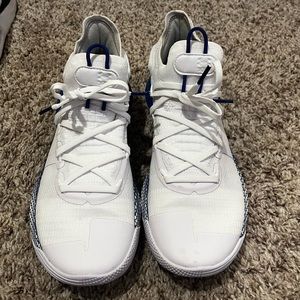 Under Armour SC youth basketball shoes-worn once